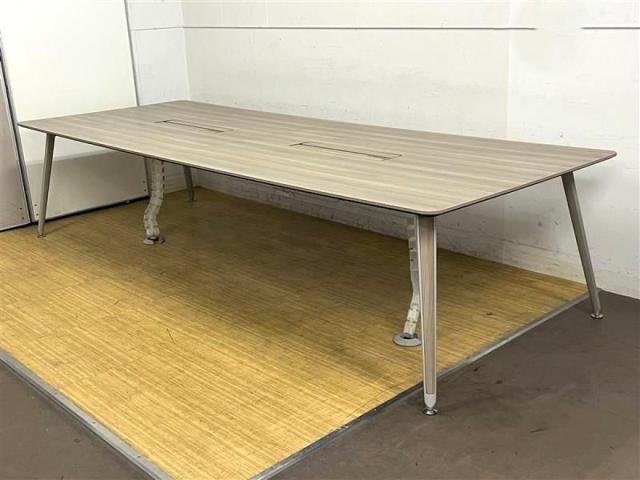 【定価80万円越え】オカムラ　高級会議テーブル　プリシード　ボックス配線付き　W3200×D1200　おしゃれな木目プライズウッドミディアム色　塗装脚　8名様推奨サイズ