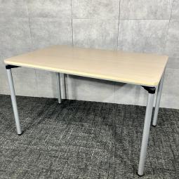 【木製ミーティングテーブル】コクヨ製　４本脚《オフィスバスターズ福岡博多店は、福岡を拠点として、日本全国へ中古オフィス用品・オフィス家具を提供しております》