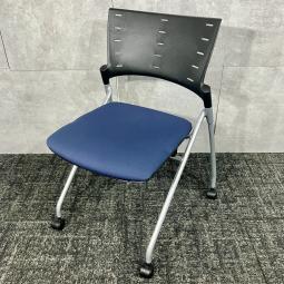 【９脚揃いの会議チェア】イトーキ製　マノスチェア　ネスティングチェア　座面跳ね上げ式《オフィスバスターズ福岡博多店は、福岡を拠点として、日本全国へ中古オフィス用品・オフィス家具を提供しております》
