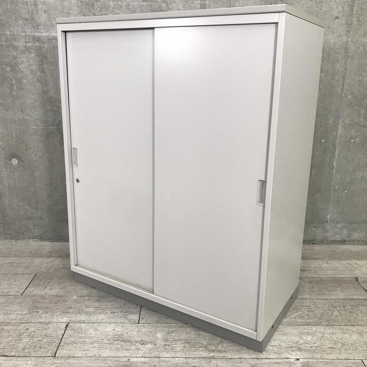 【在庫入替品】【スライド引き戸だから開閉スペースに困りません！】■イトーキ製　シンラインシリーズ　2枚引違い書庫　ローキャビネット　■グレー　■シリンダー錠　■天板/ベース付き【T5】
                        シンライン
                                    中古
            