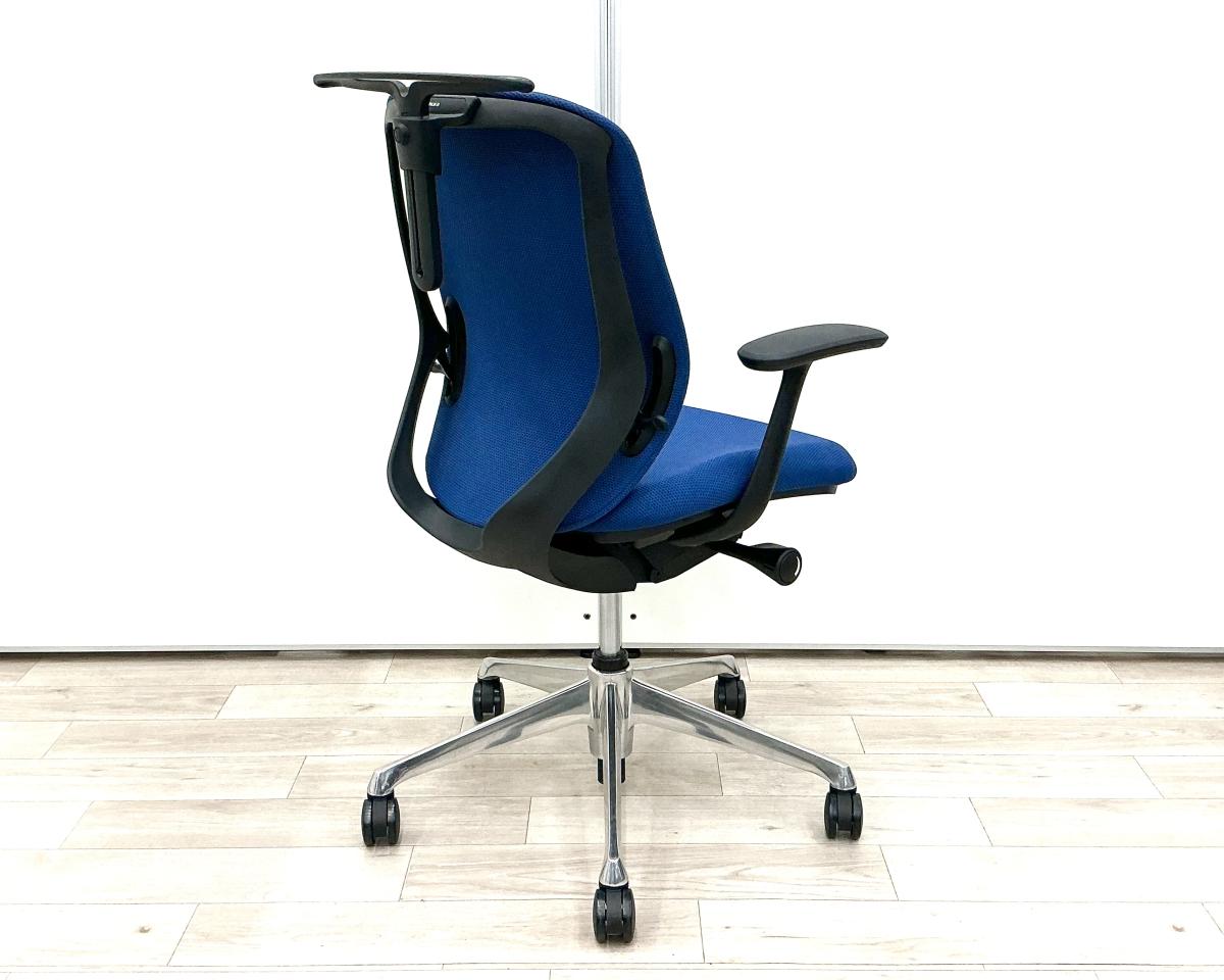 ax　オカムラ　シルフィーチェア　ローバック　固定肘　前傾機能　メッシュ　中古品 中古】シルフィー オカムラ/okamura 肘付ローバックチェア 590893