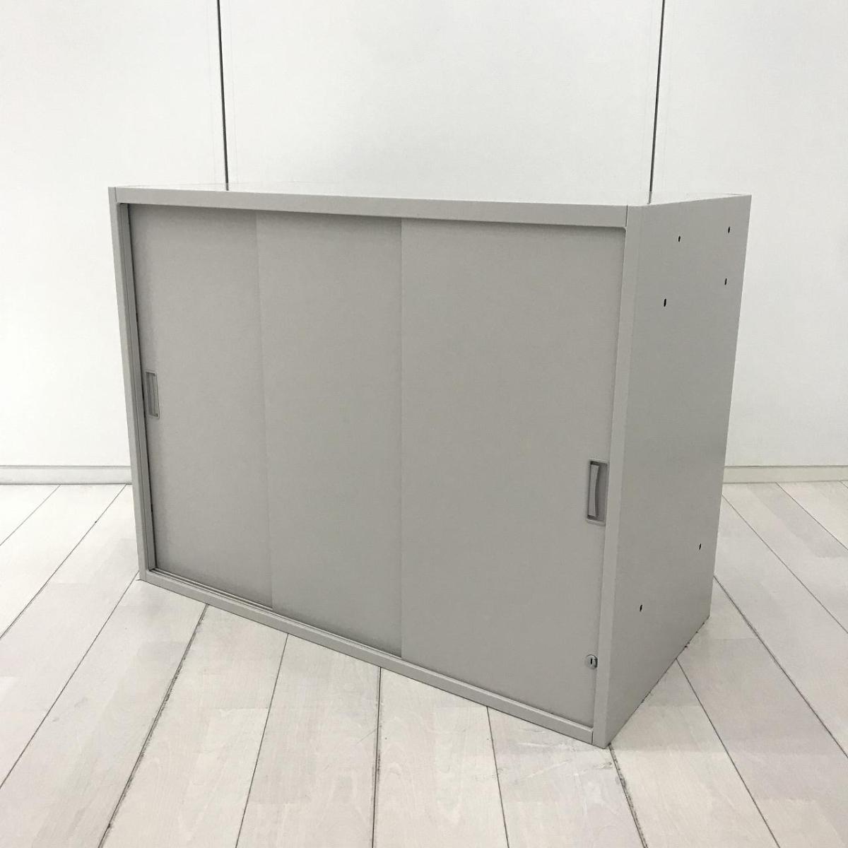 【在庫入替セール品！（本在庫限定価格）】【スペースを圧迫しない引違い扉タイプ！真ん中も出し入れできて使いやすい！】■イトーキ（ITOKI）　シンライン（THIN LINE）シリーズ　3枚引戸書庫　■ライトグレー　【弊社使用欄：A01057664】【HU】
                        シンライン
                                    中古
            