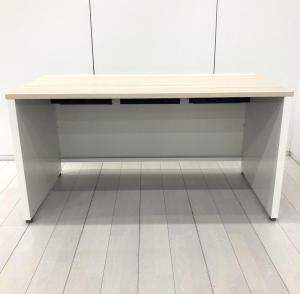 【大きめサイズでマネージャー用デスクとしてもオススメ!】■オカムラ アドバンスシリーズ 平デスク W1400×D700×H720mm
天板:プライズウッドライト パネル脚:ホワイト【Okamura ADVANCE】