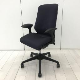 【在庫入替セール品!(本在庫限定価格)】【座るだけで体格にあわせて自然に変形!】■オカムラ(okamura)製 スフィア(Spher)チェア 肘付 ハイバック ■パープル ※背面スレ 【弊社使用欄:A01050663】【HU】