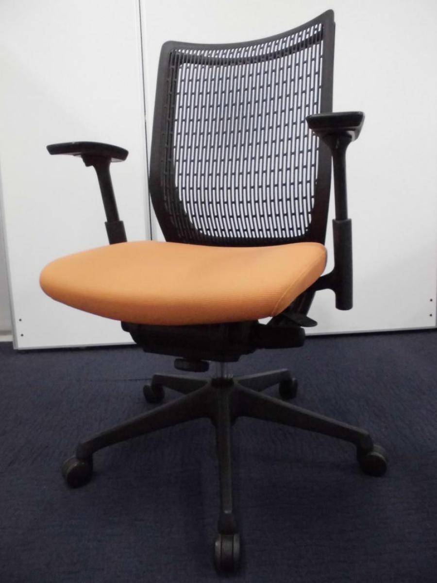 中古　美品　オカムラ　ヴィスコンテ　オフィスチェア　ガス椅子　ワークチェア　事務いす　デスクチェア　高機能チェア　OAチェア　肘なし 座スライド付 背もたれ5段階固定　愛知　一宮市　江南市　稲沢市　岩倉市　名古屋　岐阜　各務ヶ原　羽島　三重　グッドプライス一宮 中古】ヴィスコンテチェア オカムラ/okamura 肘付ハイバックチェア