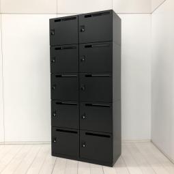 【定価約20万円以上】【コレ1台で10人分の収納力！省スペースに多人数分！】■イナバ(INABA)製　イプリア(ipre)シリーズ　10人用パーソナルロッカー　モバイルロッカー　メールロッカー　H1920mm　■投函口付　■ダイヤル錠　■リードブラック