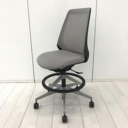 【在庫入替セール品！（本在庫限定価格）】【理想的な作業姿勢をキープ！デスクに納まりの良いコンパクトメッシュチェア！】■イトーキ(ITOKI)製　ノナ(nona)チェア　ハイチェア　肘無　ハイバック　■背面メッシュ　■グレー×ブラックフレーム【弊社使用欄：A01055120】【HU】