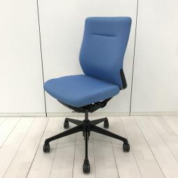 【在庫入替セール品！（本在庫限定価格）※メーカーエンブレム欠損】【どんな空間にも調和するデザインと最上級の操作性！】■オカムラ（okamura）　コーラル（Choral）チェア　肘無し　ミドルバック　■クッションタイプ　■アクアブルー　【弊社使用欄：A01048389】【HU】