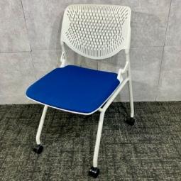 【爽やかなブルー×ホワイト!】◆オカムラ/ルナ ブルー ネスティングチェア ミーティング 揃い 中古 九州最大級 《オフィスバスターズ福岡博多店は、福岡を拠点として、日本全国へ中古オフィス用品・オフィス家具を提供しております》