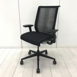 【在庫入替セール品!(本在庫限定価格)】【長時間の着座ストレスを軽減!ワイヤー構造が体にフィットする人気チェア!人間の身体の動きに直感的に応えることで快適さを実現!】■スチールケース(Steelcase)シンクチェア(Think)■背3Dニット ハイバック 可動肘 ■ブラック 【弊社使用欄:A01056612】【HU】