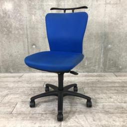 【オフィスの王道チェアが入荷！分厚いクッションとシンプルで使いやすい操作性！】■オカムラ（okamura）　カロッツァ（Carrozza）チェア　ローバック　肘無し　■ブルー ×ブラックシェル　■ハンガー付き