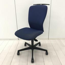 【在庫入替セール品！（本在庫限定価格）】【シンプルなデザインと厚みのあるクッションが大人気！機能充実のワーキングチェア！】■オカムラ（okamura）製　スラートチェア（sulato）　肘無し　ハイバック　■ハンガー付き　■ミディアムブルー【弊社使用欄：A01055795】【HU】
