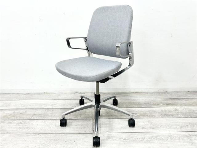 【中古】レヴィ  イトーキ（ITOKI） 肘付ローバックチェア
