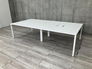 【ワークデスクW1400×1400の2個並びセット！】■オカムラ（okamura）　アプションフリー（aption Free）　ワークデスク/ミーティングテーブルのどちらの用途でもお使いいただけます！　■W2800×D1400mm　2枚天板　■ホワイト　■配線口あり