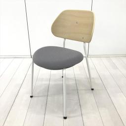 【在庫入替セール品！（本在庫限定価格）】【まるでカフェのようなたたずまい！　おしゃれな木製ナチュラル調のスタッキングチェア！】■オカムラ（Okamura）製　アミタ(Amita)　スタッキングチェア　木製シェル　■木目ナチュラル×座クッション：グレー【弊社使用欄：A01056770】【HU】