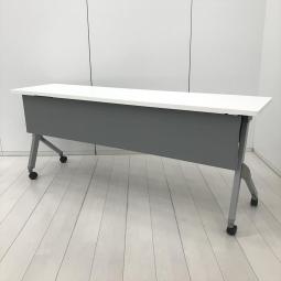 【在庫入替セール品！（本在庫限定価格）】【スムーズに移動できるキャスター付きテーブル！便利な折り畳み収納でコンパクトに収納！】■オカムラ(okamura)製　フラプター(FLAPTOR)シリーズ　サイドスタックテーブル　■W1800㎜×D450㎜×H720㎜　■幕板パネル付　■ホワイト天板/シルバー脚【弊社使用欄：A01055139】【HU】