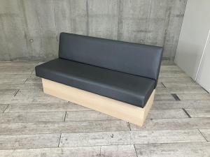 【落ち着いた色合いでどんな空間にも馴染むソファが入荷しました！】■相合家具　２人掛け　ソファ　■グレー　木脚【ABW商材】【関東倉庫在庫品】【弊社使用欄：A01060911】