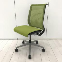 【在庫入替セール品！（本在庫限定価格）】【あなたの座るを考える！ワイヤー構造が体を支える、有名海外メーカー製の定番チェア！】■スチールケース（Steelcase）　シンク（think）チェア　肘無ハイバック　メッシュバックタイプ  背3Dニット　■グリーン　【弊社使用欄：A01048946】【HU】