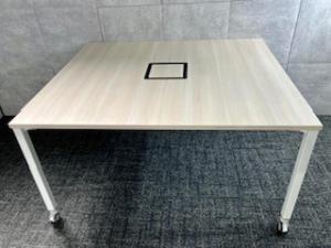 【1台はもちろん、並べても◎】◆オカムラ/アプションフリー　ナチュラル　ワークテーブル　《オフィスバスターズ福岡博多店は、福岡を拠点として、日本全国へ中古オフィス用品・オフィス家具を提供しております》
