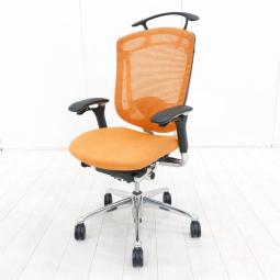 入替セール品につきお値下げ！【世界で認められた革新的タスクチェア！人間工学に基づいた快適な座り心地を実現！】■オカムラ（okamura）製　コンテッサ（Contessa）チェア　肘付ハイバック　■可動肘　■背面メッシュ　■オレンジ×ブラックシェル