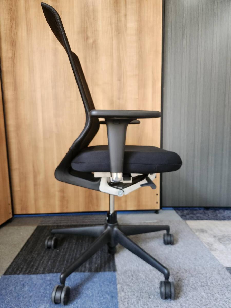 中古】メダ2チェア vitra/ヴィトラ 肘付ハイバックチェア 592003