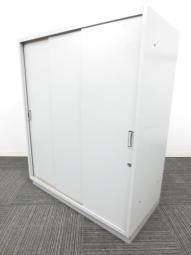 【福岡倉庫在庫品】【書類の収納スペースを増やしたい方に!】■イトーキ(ITOKI) シンライン(THIN LINE) 引き違い書庫 3枚引き戸タイプ ローキャビネット ■グレー ■シリンダー錠 ■天板/ベース付き 中古家具 九州最大級 *良品を格安で!「オフィスバスターズ福岡南店」は、福岡を拠点として、全国へ中古オフィス用品・オフィス家具を提供しております