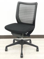 高級感のあるシンプルオフィスチェア！デザインだけでなく機能性も兼ね備えたおすすめのオフィスチェア！
◆オカムラ/ヴィスコンテ/ブラック