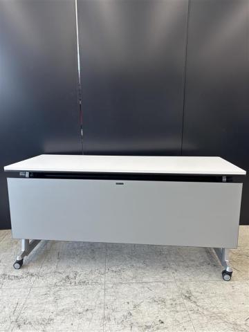 【中古】エレガスタ  オカムラ（okamura） スタックテーブル(長机/折りたたみ/会議用)
