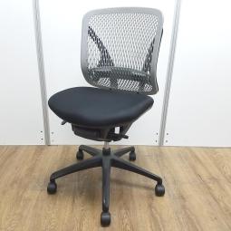【関西倉庫在庫品】イナバ製　イエラ　グレーxブラック　背面：樹脂メッシュ　ランバー付　背中全体を包み込むような安定感！　肘無しローバックチェア　【弊社使用欄：A01059054】