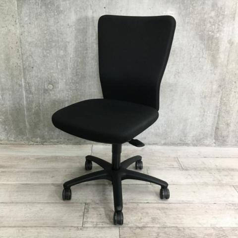 【在庫入替セール】【訳アリ品】【人間工学に基づいた快適シーティング・ワーキングチェアの定番モデル!】■オカムラ製(okamura) カロッツァ(Carrozza)チェア ハイバック肘無し ■ブラック※愛知※名古屋※豊田※三重