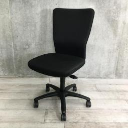 【在庫入替セール】【訳アリ品】【人間工学に基づいた快適シーティング・ワーキングチェアの定番モデル！】■オカムラ製（okamura） カロッツァ（Carrozza）チェア　ハイバック肘無し　■ブラック※愛知※名古屋※豊田※三重
