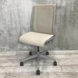 【世界3大メーカー製！ワイヤー構造とメッシュ仕様が体にフィット！】 ■スチールケース（Steelcase）　シンク（Think）シリーズ　ハイバック　■ベージュ【T5】