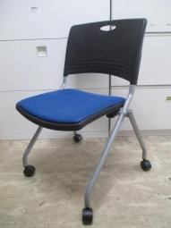 【倉庫在庫品】【6脚入荷】【フレキシブルに使えるキャスター付！】■ネスティングチェア　ブルー　■在庫限り！お買い得品！