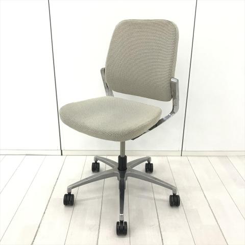 【中古】レヴィ KG-520KN-Z901 イトーキ（ITOKI） 肘無ローバックチェア