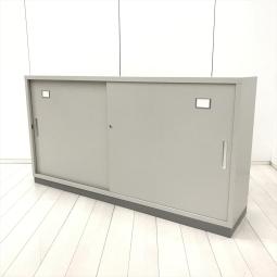 【5月27日入荷予定】イトーキ　63型保管庫　引違い扉で導線をふさがずに使用可能　汚れが目立ちにくいグレーカラー　カギ付き　シリンダー錠