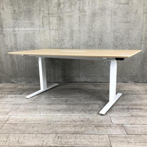 昇降テーブル/希少/大人気 オカムラ(okamura)製 スイフト(Swift) 電動昇降テーブル ■W1800×D900×H700~1250㎜ ■ホワイトボディ×ナチュラル天板