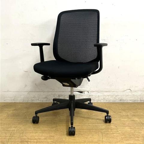 【在庫入替セール】コクヨ シロッコ ハイバックモデル 固定肘付き ブラック 背メッシュで軽快な座り心地 ミニマルかつシンプルなつくり