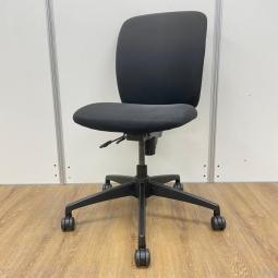 【5月27日入荷予定】スチールケース　アプト　肘無しチェア　人気で使いやすいブラックカラー　厚めのクッションがポイント