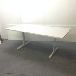 【在庫入替セール品】シンプルな会議用テーブル｜コクヨ製｜足元が邪魔にならない着座のしやすい脚部デザイン【ニューグレー色】