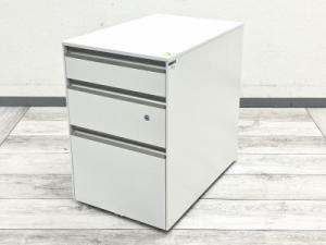 【シルバー取手がスタイリッシュ！】■ITOKI（イトーキ）製　IncLude（インクルード）　ホワイト　■3段ワゴン　シリンダー錠　デスクインワゴン