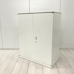 【書類整理がしやすい3S書庫シリーズの両開き書庫！】■オカムラ(okamura)製　3S書庫シリーズ　両開き書庫　ローキャビネット　W900×D450㎜　■天板付き　■ホワイト　■シリンダー錠　【弊社使用欄：A01072254】【ID】