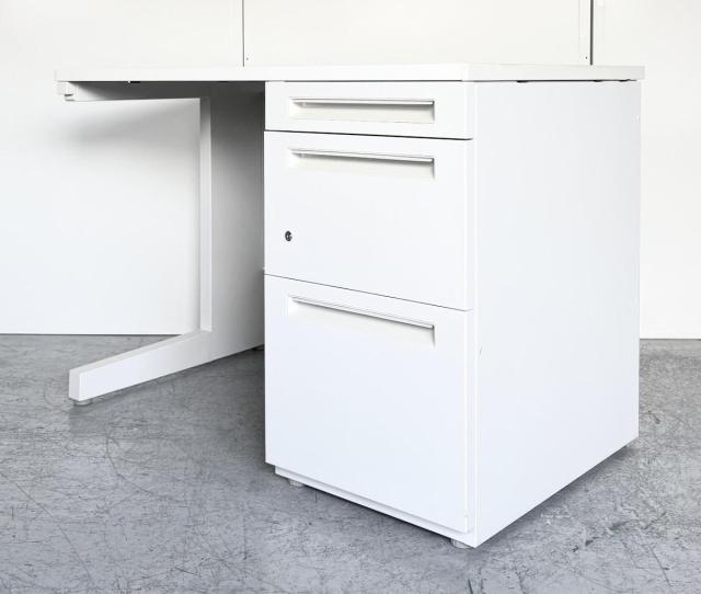 入替セール品につきお値下げ！【コンパクトなスペースにおすすめ！】【通常規格よりお得価格】■ウチダ　スカエナシリーズ　片袖デスク　W1000×D600㎜　ホワイト　シリンダー錠　引出し右袖3段★