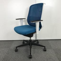 【デザイン性の高いコンパクトなメッシュチェア！大人気のコクヨ製シロッコシリーズ肘付ハイバックチェアが入荷！リフレッシュスペースにもピッタリ！】■コクヨ（KOKUYO）製　シロッコチェア　肘付ハイバックチェア　■ブルー(ターコイズブルー) 　■メッシュ　■可動肘
