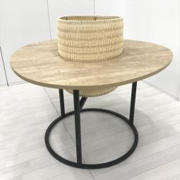 【オフィスの緑化で居心地の良い空間へ！リフレッシュスペースなどにおすすめ！】■イトーキ(ITOKI)製　フロウラウンジ(FlowLounge)シリーズ　シンボルツリーファニチャー　ハイテーブルタイプ　楕円形　■W1600ｘD1617×H1000㎜　■鉢カバー付き　■天板：木目ナチュラル/脚：ブラック　【ABW商材】【関東倉庫在庫品】【弊社使用欄：A01078265】