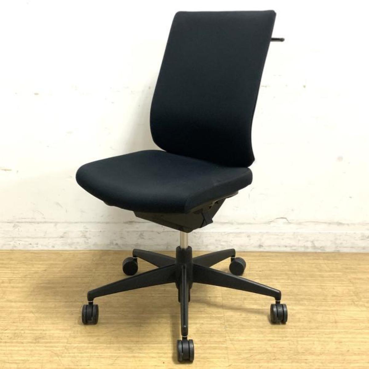 人気のミドルクラスチェアが入荷！座り心地の良いオフィスの定番シリーズ！ランバーサポート付き！
■コクヨ/ウィザード2/ブラック　コートハンガー付
                        ウィザード2
                                    中古
            