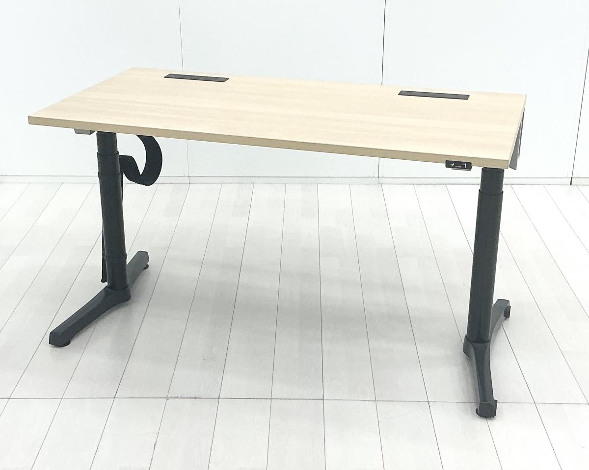 【電動で高さ調整可能・立ち姿勢を取り入れた新しいワークスタイルへ！】◇イトーキ（ITOKI））製　◇トイロ（toiro）シリーズ　◇電動昇降デスク　◇ナチュラル　◇平机　◇W1350×D675×H650～1250㎜　◇配線口・コンセントユニット付
                        トイロ
                                    中古
            