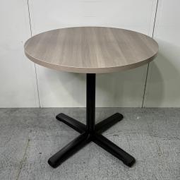 【カフェ風丸テーブル入荷！　リフレッシュスペースなどにおすすめ！】■オカムラ(okamura)製　ライブス(Lives)シリーズ  丸テーブル　W750×H720㎜　■天板：プライズウッドミディアム　　脚：ブラック