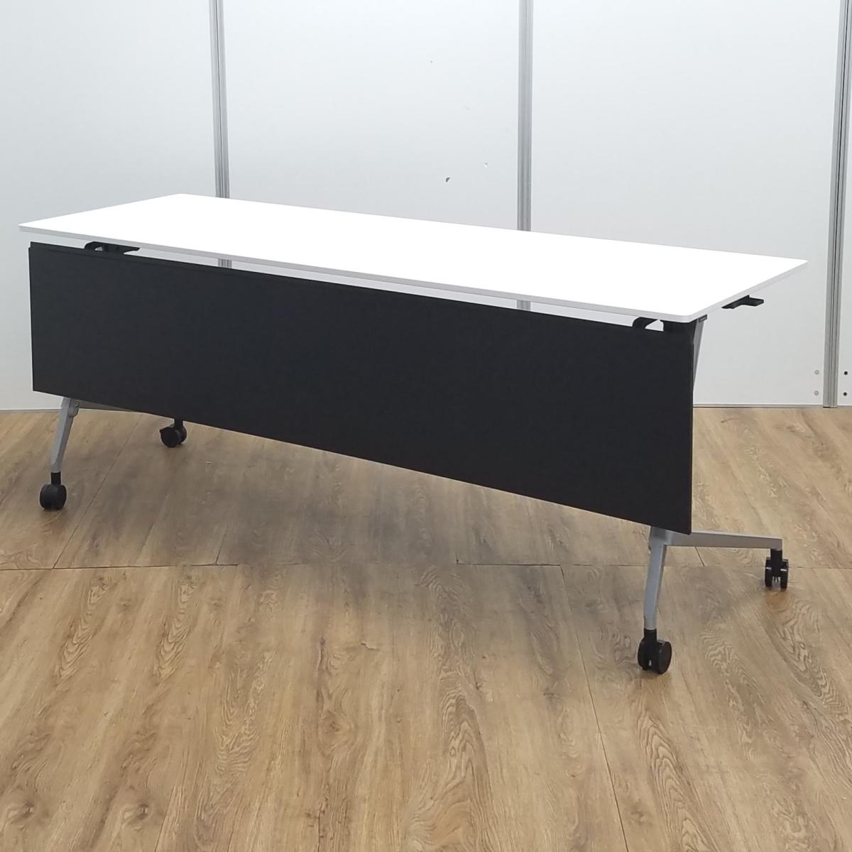 ★【ロット】オカムラ製　マルカ　ホワイト　W1800xD600xH720サイズ　幕板付　スムーズに移動できるキャスター付きテーブルを便利な折り畳み収納で！　W1800サイドスタックテーブル！！
                        マルカ
                                    中古
            