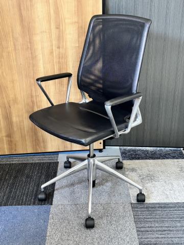 【中古】メダチェア  vitra（ヴィトラ） 肘付ハイバックチェア