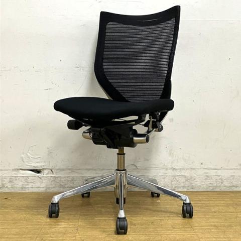 オカムラの人気シリーズ　バロンチェア　背メッシュ　座クッション　ローバックモデル　ブラック×ポリッシュ脚　【愛知・名古屋・豊田・静岡・浜松】